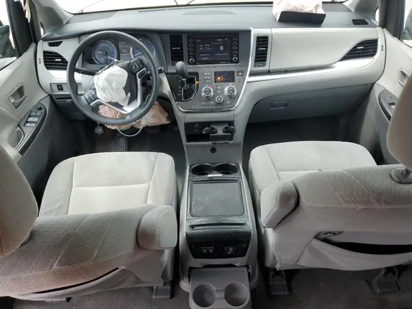 5TDKZ3DCXJS914758 2018 TOYOTA SIENNA - Image 8