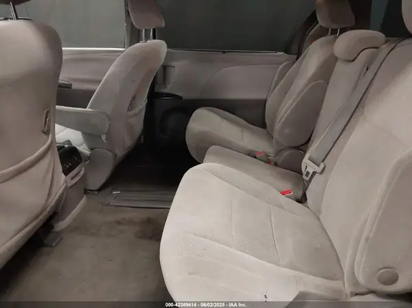 5TDKZ3DCXJS915490 2018 TOYOTA SIENNA - Image 8