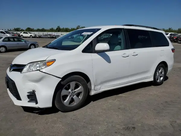 5TDKZ3DCXJS916445 2018 TOYOTA SIENNA - Image 1