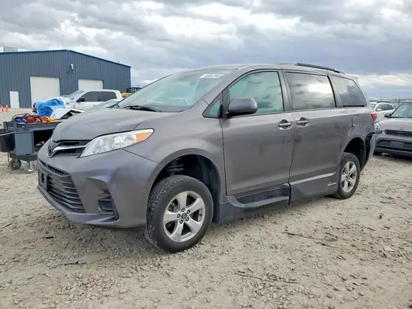 5TDKZ3DCXJS917188 2018 TOYOTA SIENNA - Image 1