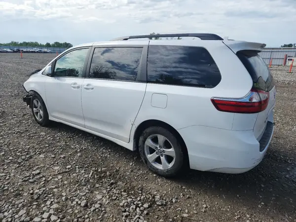 5TDKZ3DCXJS917496 2018 TOYOTA SIENNA - Image 2