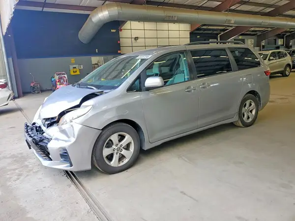5TDKZ3DCXJS921127 2018 TOYOTA SIENNA - Image 1