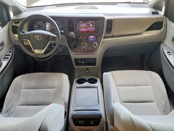 5TDKZ3DCXJS921127 2018 TOYOTA SIENNA - Image 8