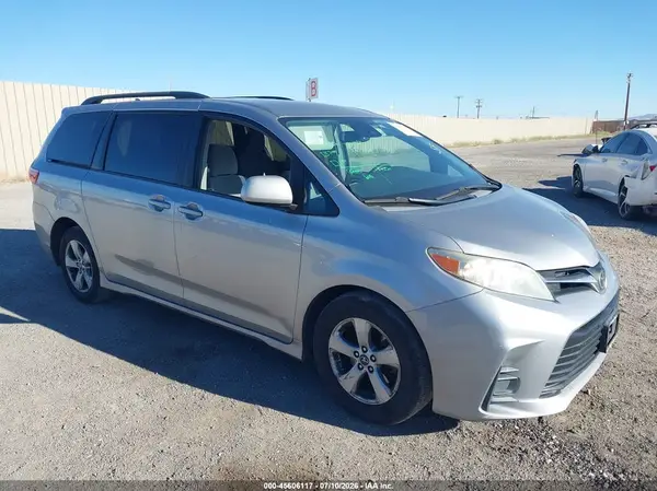 5TDKZ3DCXJS926697 2018 TOYOTA SIENNA - Image 1