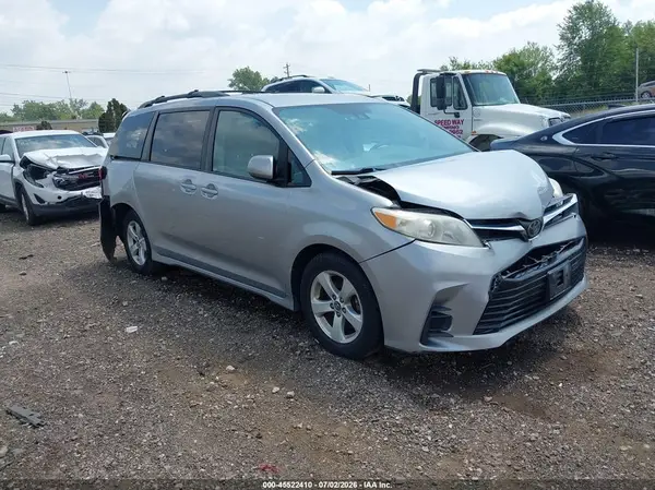 5TDKZ3DCXJS927512 2018 TOYOTA SIENNA - Image 1