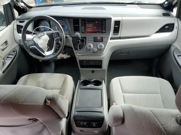 5TDKZ3DCXJS929065 2018 TOYOTA SIENNA - Image 8