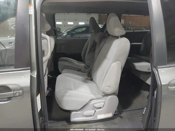 5TDKZ3DCXJS930006 2018 TOYOTA SIENNA - Image 8