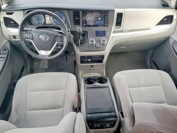 5TDKZ3DCXJS930068 2018 TOYOTA SIENNA - Image 8