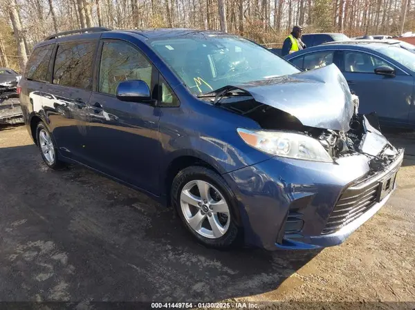 5TDKZ3DCXJS930619 2018 TOYOTA SIENNA - Image 1