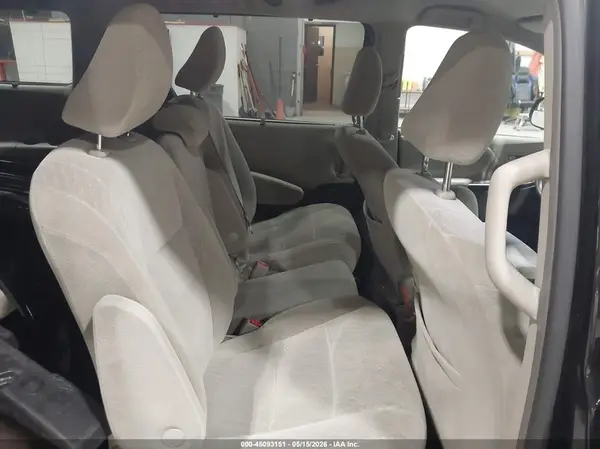 5TDKZ3DCXJS933018 2018 TOYOTA SIENNA - Image 8