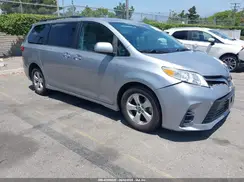5TDKZ3DCXJS937151 2018 TOYOTA SIENNA