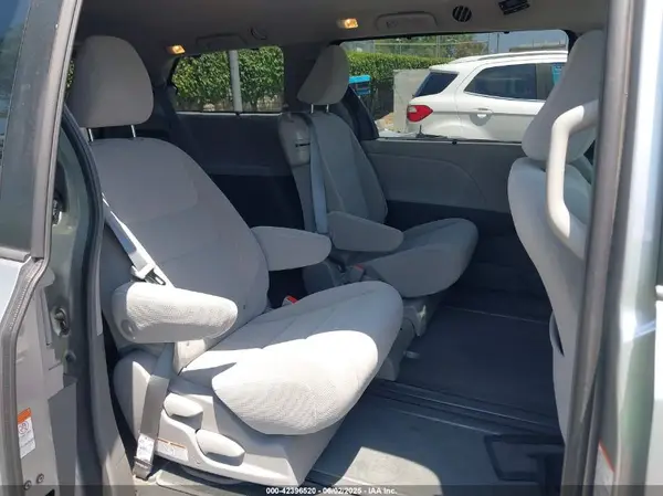 5TDKZ3DCXJS937151 2018 TOYOTA SIENNA - Image 8