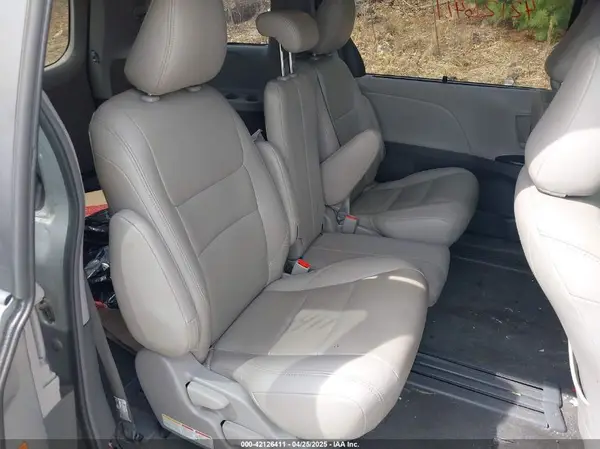 5TDKZ3DCXJS937540 2018 TOYOTA SIENNA - Image 8
