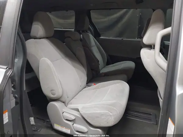 5TDKZ3DCXJS937683 2018 TOYOTA SIENNA - Image 8