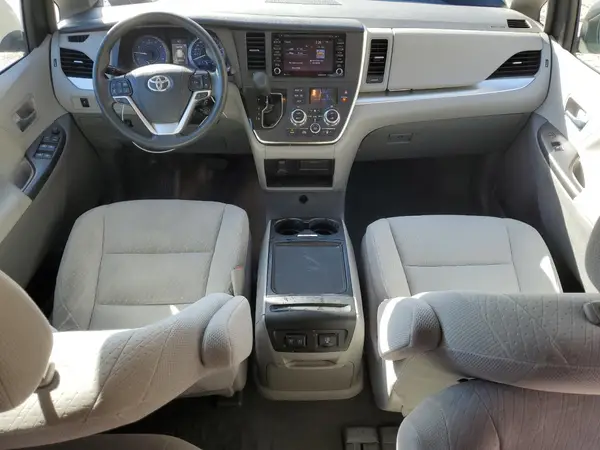 5TDKZ3DCXJS940664 2018 TOYOTA SIENNA - Image 8