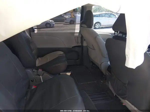 5TDKZ3DCXJS941037 2018 TOYOTA SIENNA - Image 8
