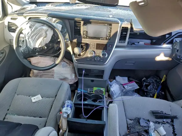 5TDKZ3DCXJS942592 2018 TOYOTA SIENNA - Image 8
