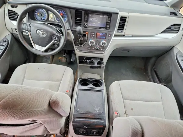 5TDKZ3DCXJS942947 2018 TOYOTA SIENNA - Image 8