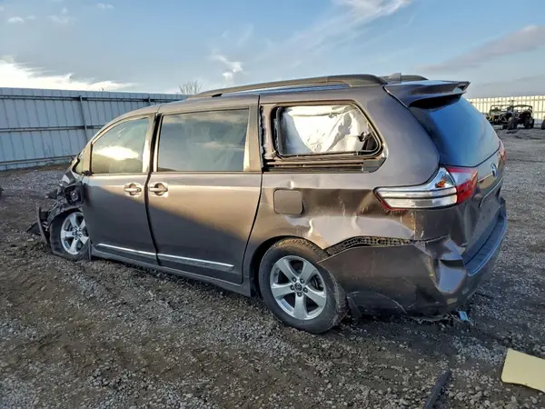 5TDKZ3DCXJS947484 2018 TOYOTA SIENNA - Image 2