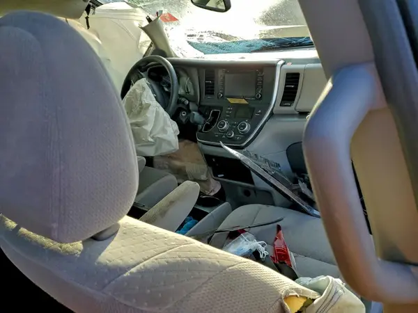 5TDKZ3DCXJS947484 2018 TOYOTA SIENNA - Image 8