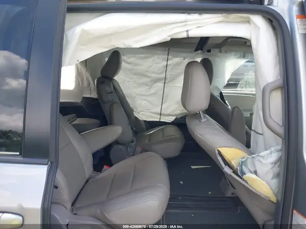 5TDKZ3DCXJS948439 2018 TOYOTA SIENNA - Image 8