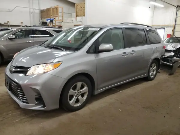 5TDKZ3DCXJS955049 2018 TOYOTA SIENNA - Image 1