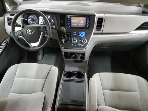 5TDKZ3DCXJS955049 2018 TOYOTA SIENNA - Image 8