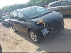 5TDKZ3DCXJS958579 2018 TOYOTA SIENNA