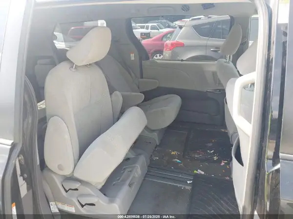 5TDKZ3DCXJS958579 2018 TOYOTA SIENNA - Image 8