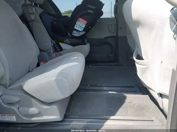 5TDKZ3DCXJS965483 2018 TOYOTA SIENNA - Image 8