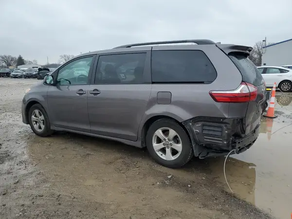 5TDKZ3DCXKS005503 2019 TOYOTA SIENNA - Image 2