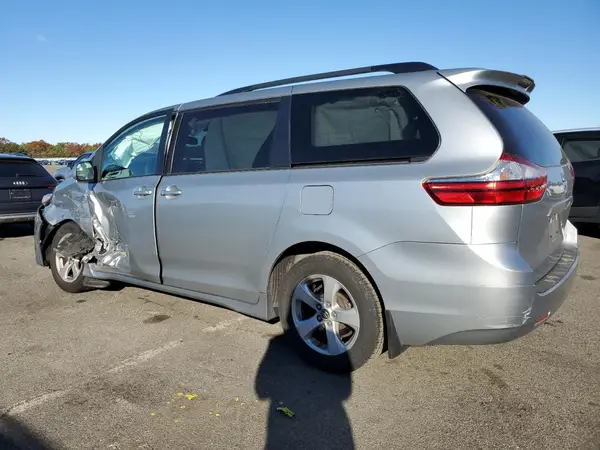 5TDKZ3DCXKS005792 2019 TOYOTA SIENNA - Image 2