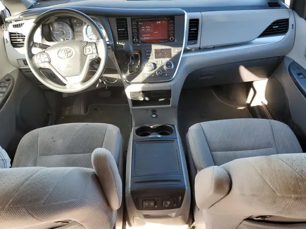 5TDKZ3DCXKS005792 2019 TOYOTA SIENNA - Image 8