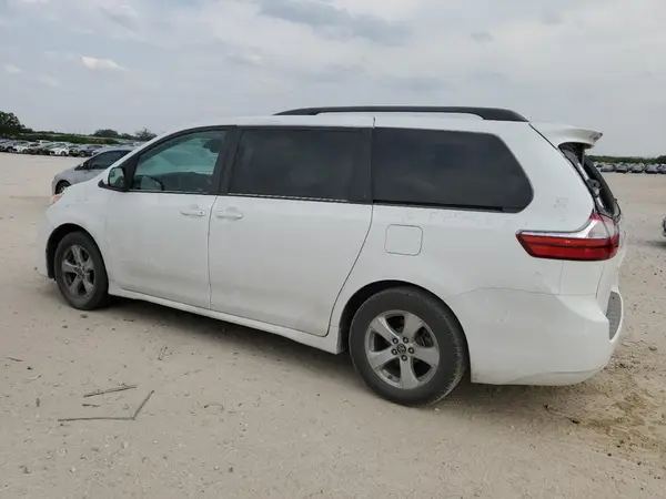 5TDKZ3DCXKS009521 2019 TOYOTA SIENNA - Image 2