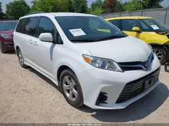 5TDKZ3DCXKS010555 2019 TOYOTA SIENNA