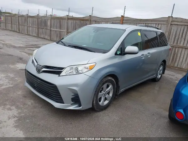 5TDKZ3DCXKS010636 2019 TOYOTA SIENNA - Image 2