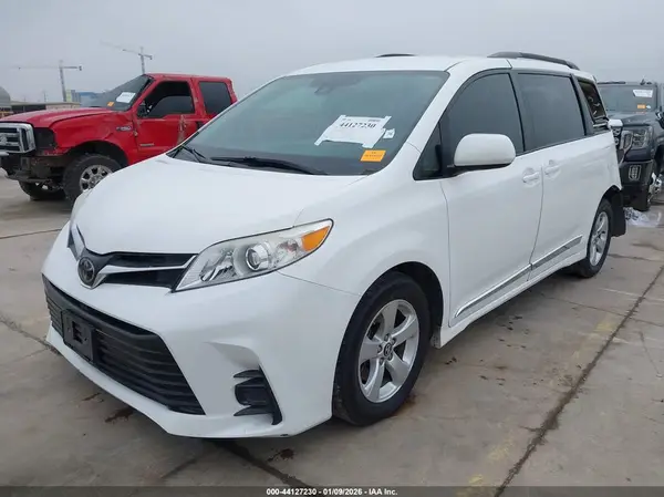 5TDKZ3DCXKS012399 2019 TOYOTA SIENNA - Image 2