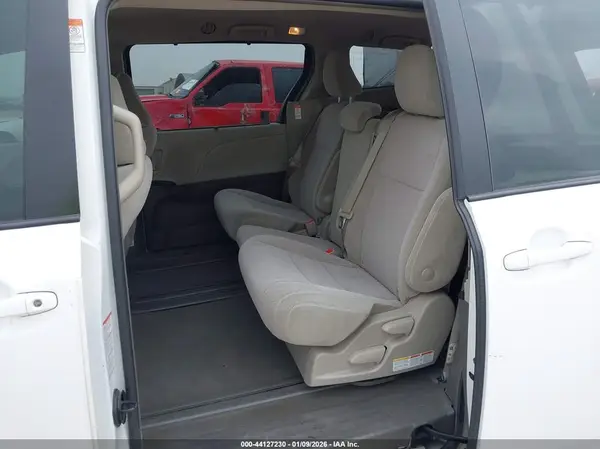 5TDKZ3DCXKS012399 2019 TOYOTA SIENNA - Image 8