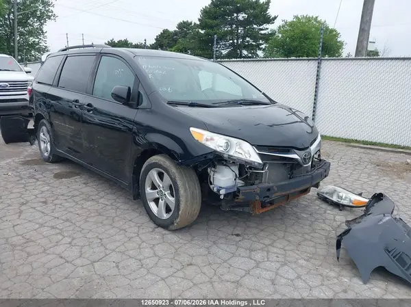 5TDKZ3DCXKS015626 2019 TOYOTA SIENNA - Image 1