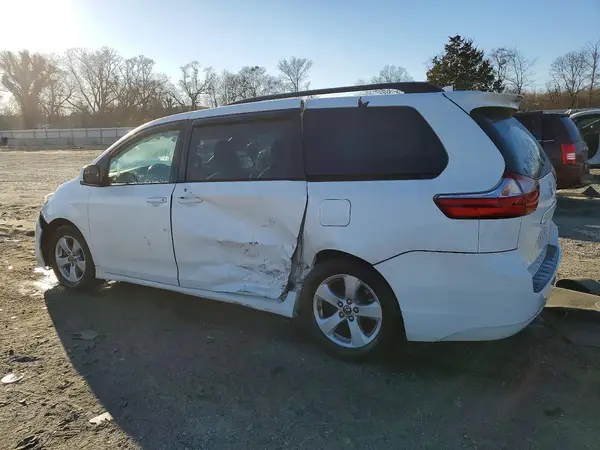 5TDKZ3DCXKS970121 2019 TOYOTA SIENNA - Image 2
