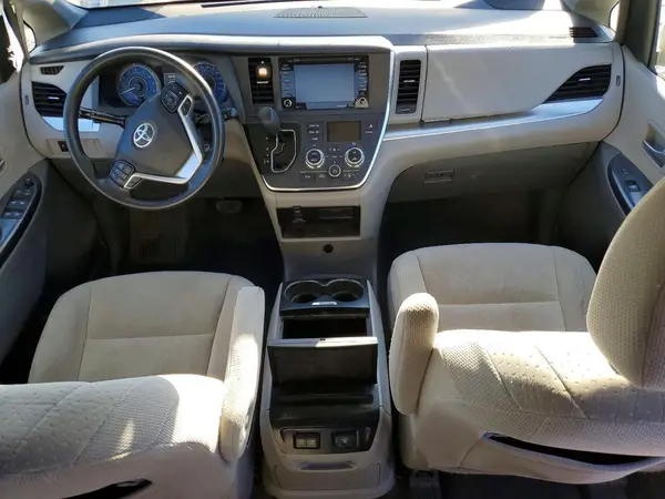 5TDKZ3DCXKS970121 2019 TOYOTA SIENNA - Image 8