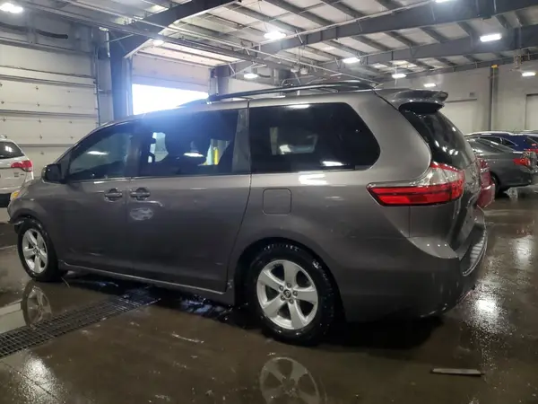 5TDKZ3DCXKS972791 2019 TOYOTA SIENNA - Image 2