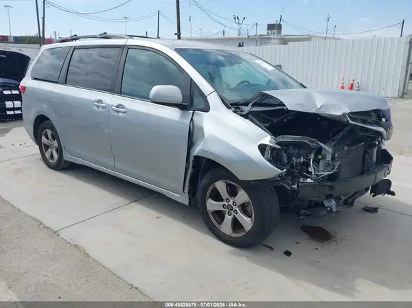 5TDKZ3DCXKS974430 2019 TOYOTA SIENNA - Image 1