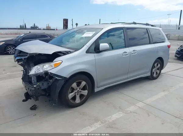 5TDKZ3DCXKS974430 2019 TOYOTA SIENNA - Image 2