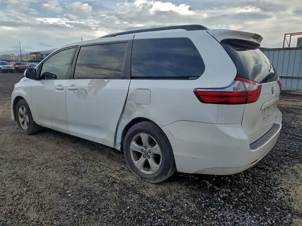 5TDKZ3DCXKS981622 2019 TOYOTA SIENNA - Image 2