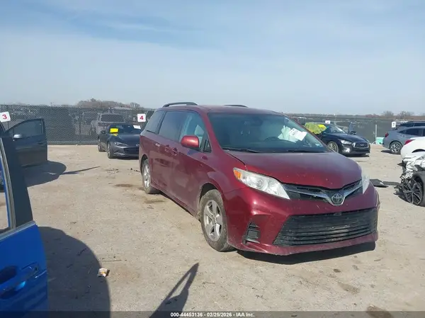5TDKZ3DCXKS985816 2019 TOYOTA SIENNA - Image 1