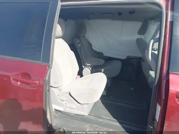 5TDKZ3DCXKS985816 2019 TOYOTA SIENNA - Image 8