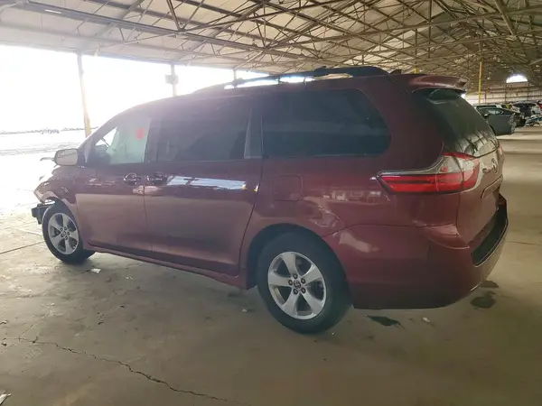 5TDKZ3DCXKS989266 2019 TOYOTA SIENNA - Image 2