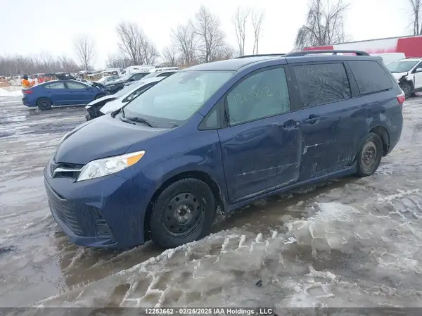 5TDKZ3DCXKS992376 2019 TOYOTA SIENNA - Image 2