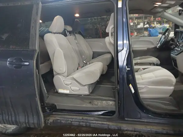 5TDKZ3DCXKS992376 2019 TOYOTA SIENNA - Image 8